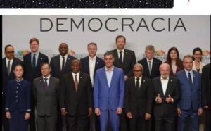 Pedro S&aacute;nchez y l&iacute;deres progresistas en la cumbre por la democracia en Barcelona