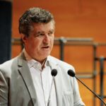 Toni Arag&oacute;n hablando en un evento del Conservatori de M&uacute;sica i Dan&ccedil;a de Mallorca