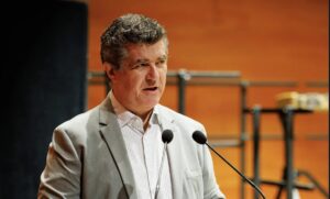 Toni Arag&oacute;n hablando en un evento del Conservatori de M&uacute;sica i Dan&ccedil;a de Mallorca