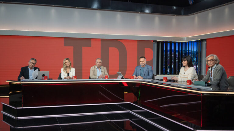 Panel de discusi&oacute;n en el programa Torn de Paraula T1