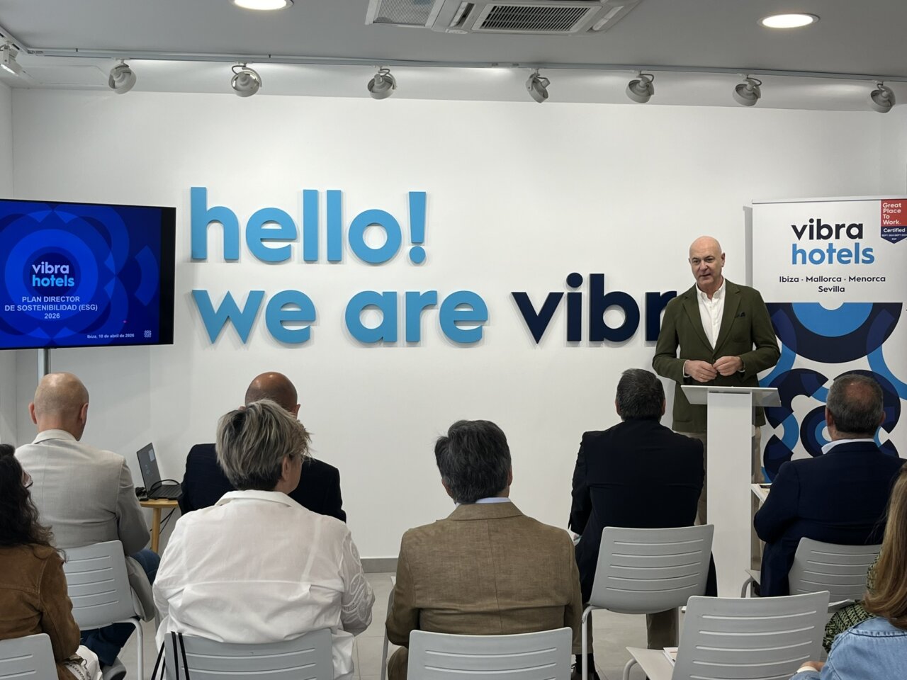 Presentaci&oacute;n del Plan de Sostenibilidad de Vibra Hotels en un evento.