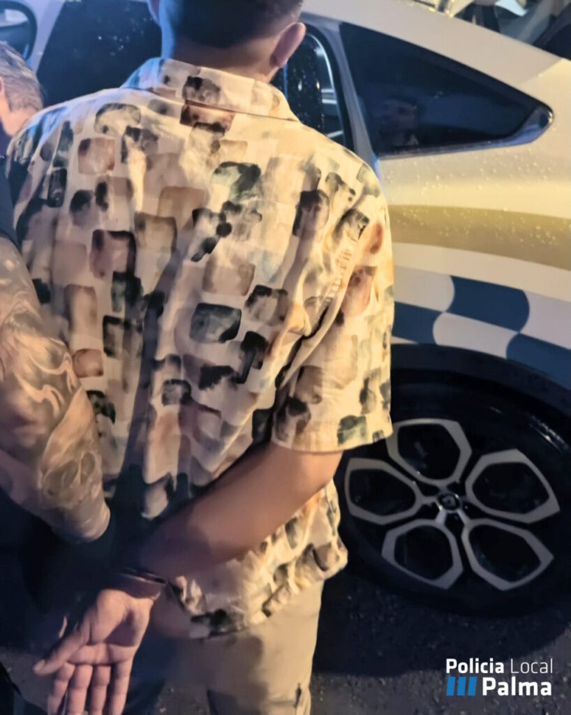 El robo de una cerveza a punta de c&uacute;ter delata a un hombre en busca y captura