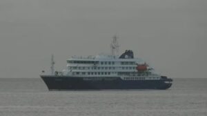 Crucero MV Hondius en el mar frente a Canarias