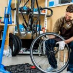 Reparación de bicicletas en taller. Trabajador autonomo. Autonomos