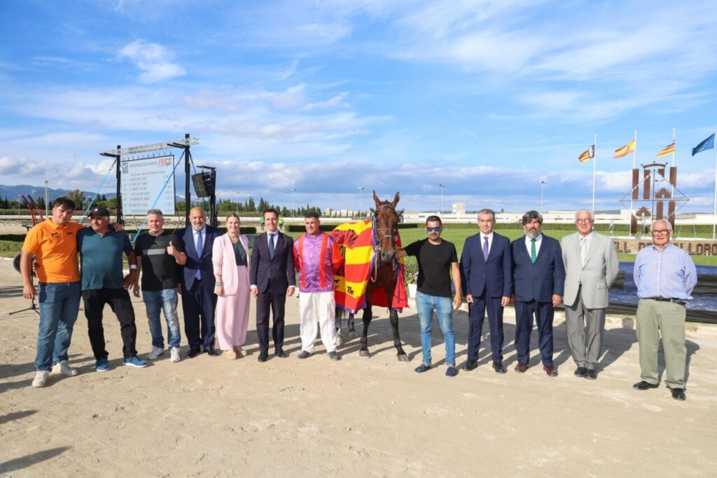 Nike de Font y Toni Valls celebrando su victoria en el Gran Premio Nacional 2026.