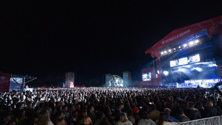 Multitud disfrutando de un concierto en el Mallorca Live Festival