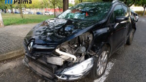 Veh&iacute;culo da&ntilde;ado en un accidente de tr&aacute;fico en Palma.