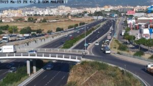 Muere un motorista tras caer desde una rotonda a la autopista de Llucmajor