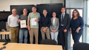 Representantes del sector de la madera y el mueble en la firma de un convenio
