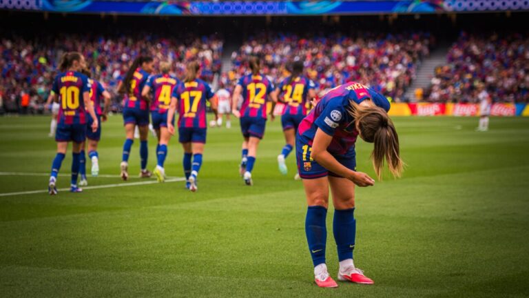 Jugadora del FC Barcelona celebrando un gol en la final de Champions