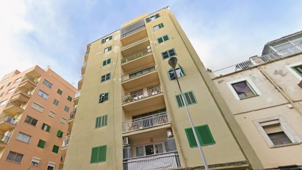 Edificio en Palma que sufri&oacute; un derrumbe en el techo