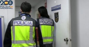 Agentes de la Polic&iacute;a Nacional en la UFAM durante una investigaci&oacute;n