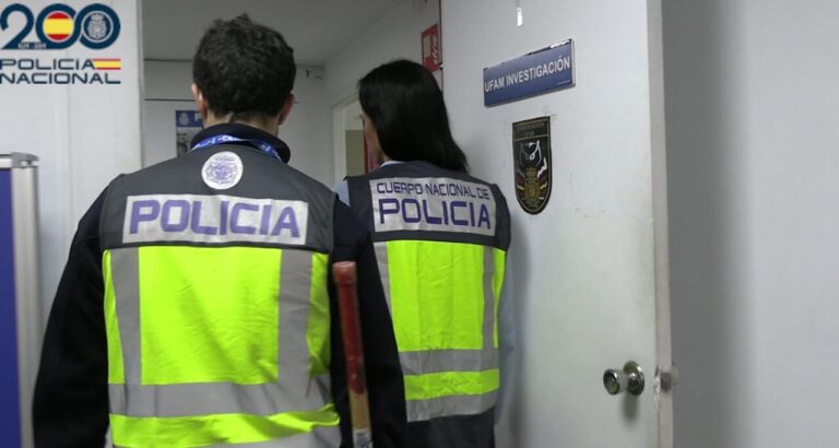 Agentes de la Polic&iacute;a Nacional en la UFAM durante una investigaci&oacute;n