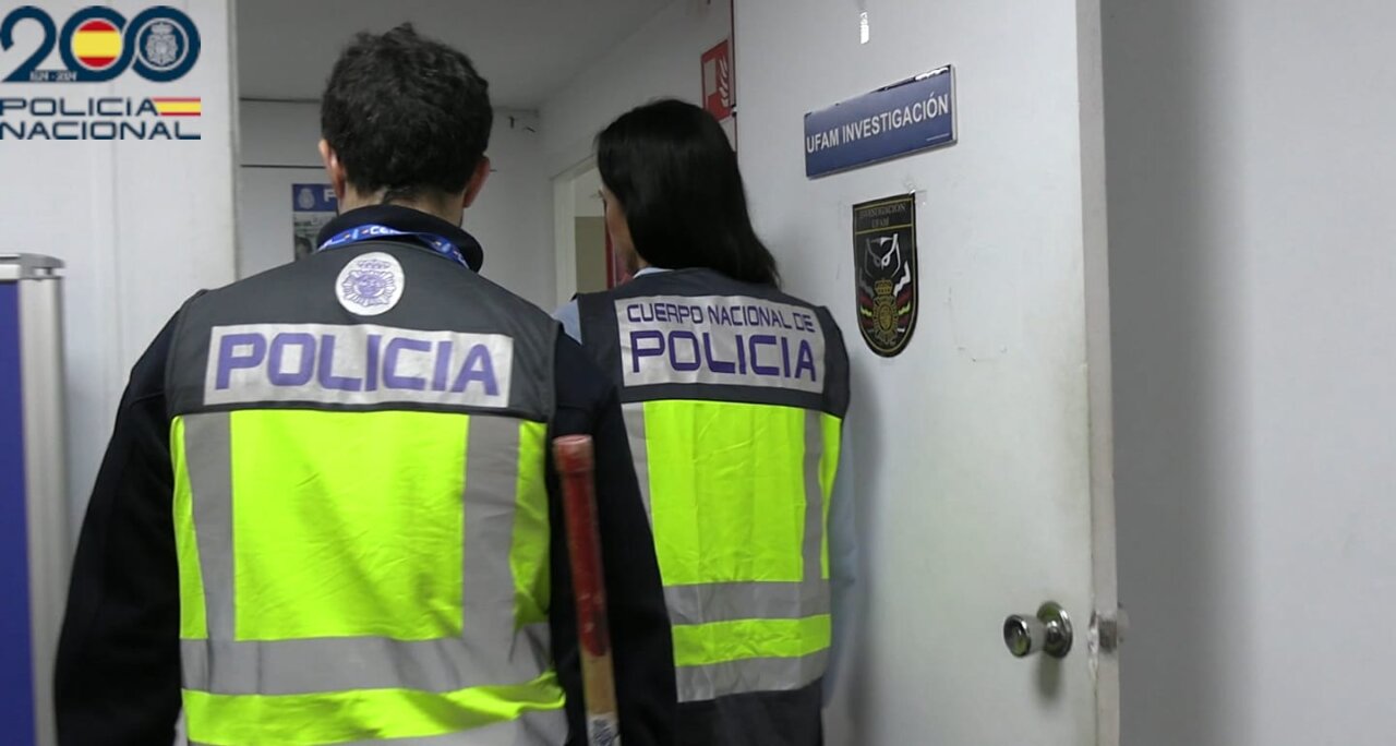 Agentes de la Polic&iacute;a Nacional en la UFAM durante una investigaci&oacute;n