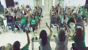 La Asamblea de Docentes balear dona 100.000 euros a los profesores catalanes y valencianos