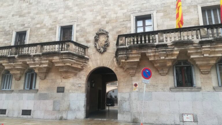 Fachada de la Audiencia Provincial en Porto Cristo