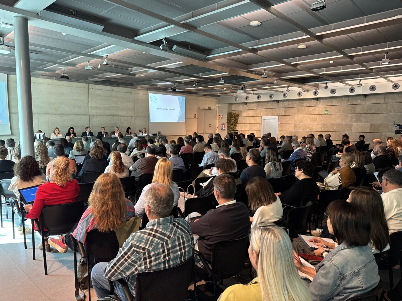 Reunión de directores de centros educativos en Baleares sobre autoridad pública de profesores