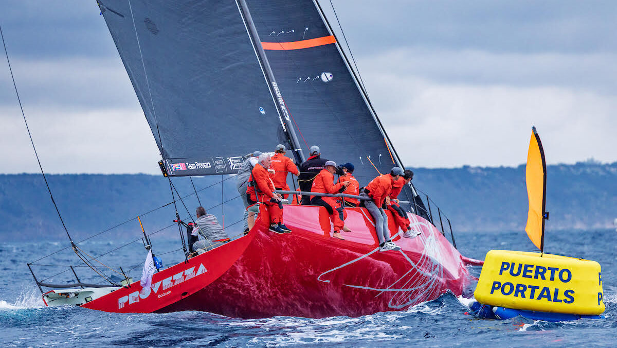 Equipo de Provezza compitiendo en las 52 SUPER SERIES 2026 en Puerto Portals.