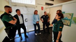 Reuni&oacute;n sobre el servicio de atenci&oacute;n al turista en Calvi&agrave; con autoridades locales.