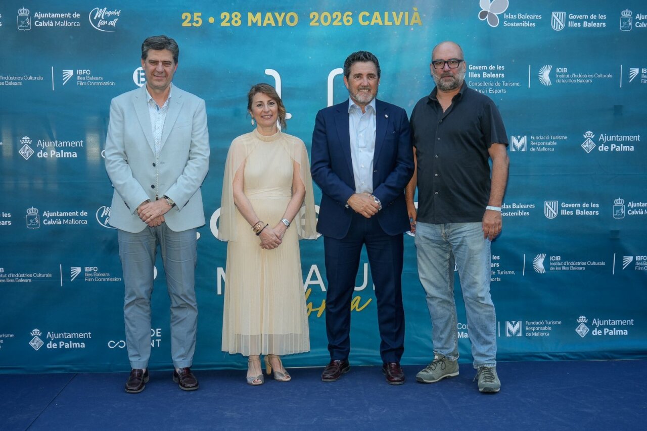 Cuatro personas posando en un evento de Conecta Magaluf 2026
