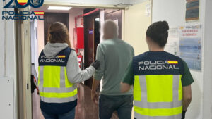 El trabajador de una tienda roba efectivo y dispositivos valorados en m&aacute;s de 31.000 euros