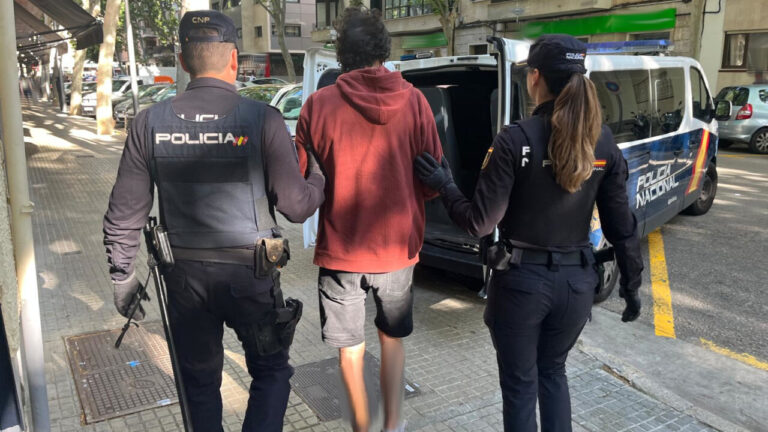 Detenido en el aeropuerto de Palma tras provocar un violento altercado y amenazar a la Polic&iacute;a