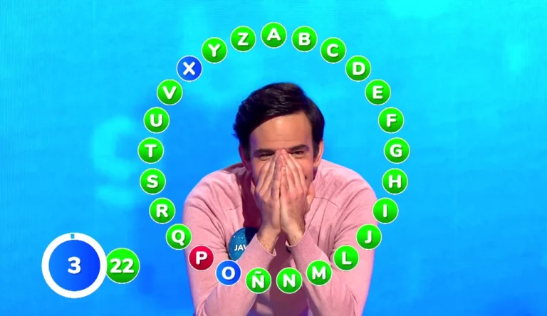 Concursante de Pasapalabra mostrando emoci&oacute;n durante el juego.