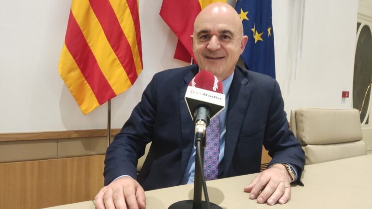 Vicen&ccedil; Mar&iacute; durante una entrevista sobre la regulaci&oacute;n de veh&iacute;culos en Ibiza