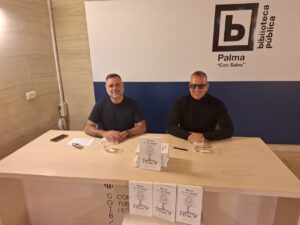 V&iacute;ctor Almonacid en la presentaci&oacute;n de su libro en Palma.