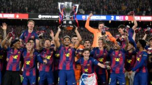 Jugadores del FC Barcelona celebrando el t&iacute;tulo de LaLiga 2026