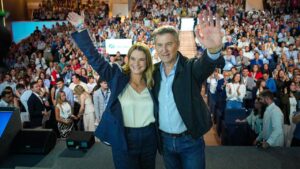 Alberto N&uacute;&ntilde;ez Feij&oacute;o y Marga Prohens en el congreso del PP en Baleares