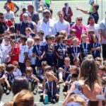 Niños y adultos en el cierre de temporada de los Jocs esportius escolars en Llucmajor