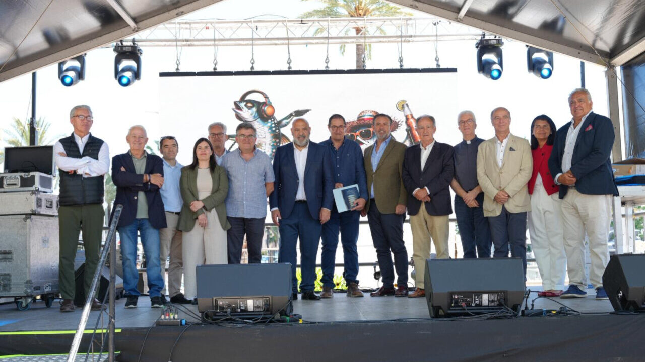 Autoridades en el escenario durante la Fira de la Sardina en Palma