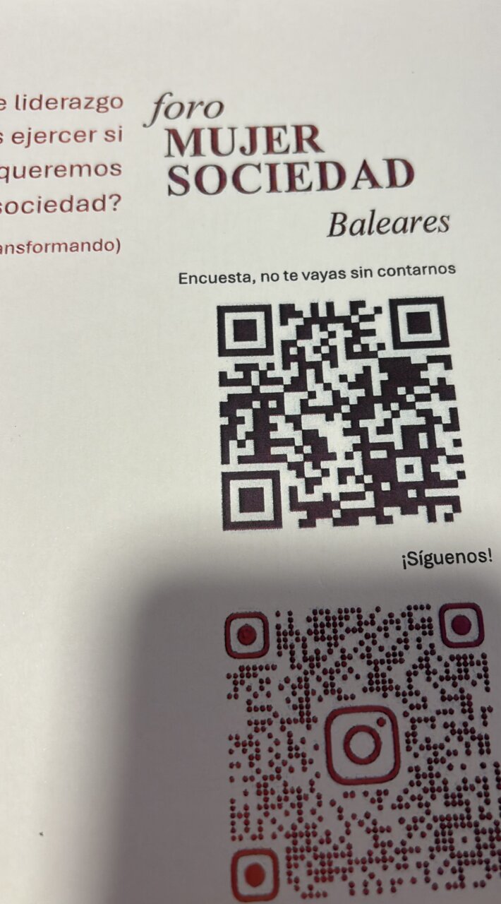 Cartel del foro de mujeres en Baleares con QR y texto informativo