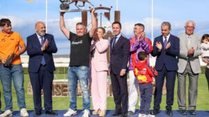 Entrega de trofeo a Nike de Font y Toni Valls en Son Pardo