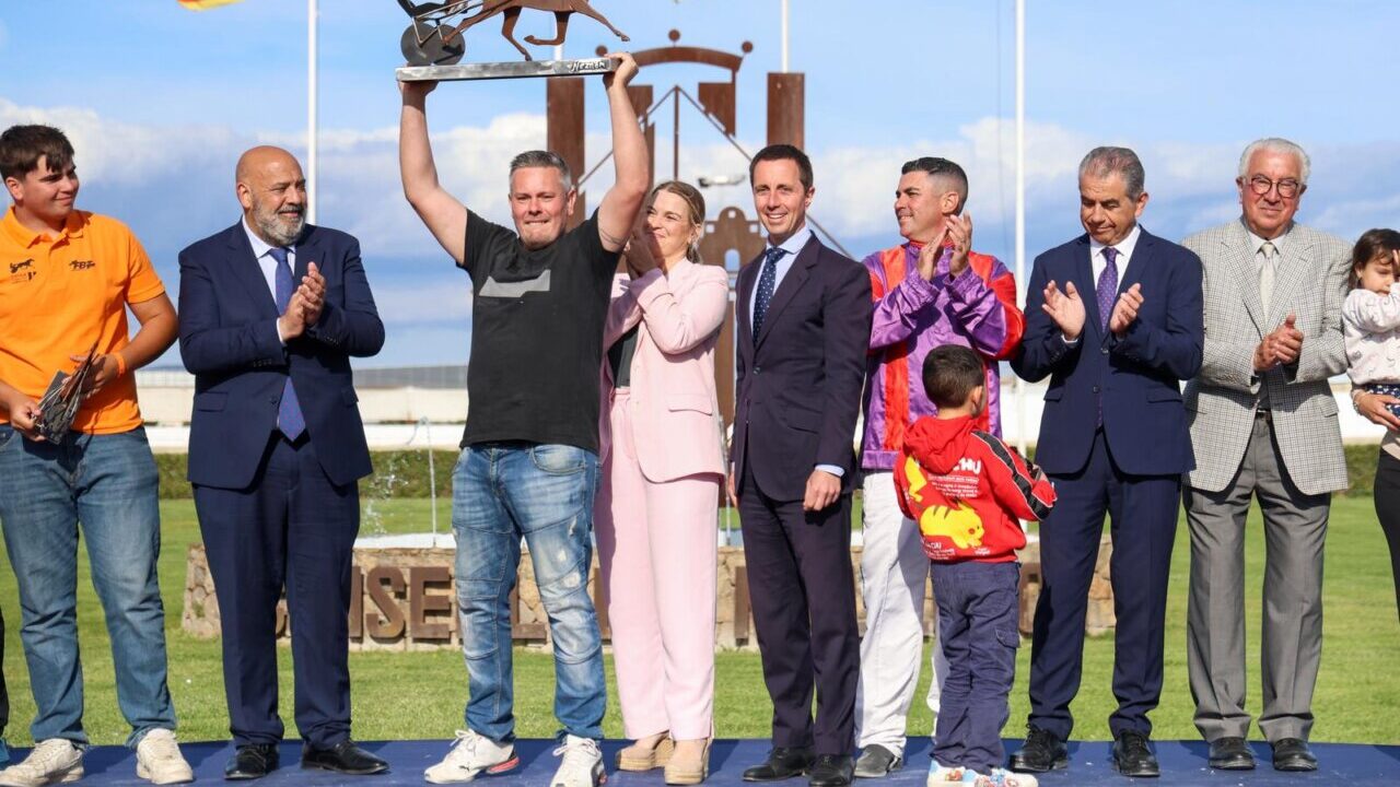Entrega de trofeo a Nike de Font y Toni Valls en Son Pardo