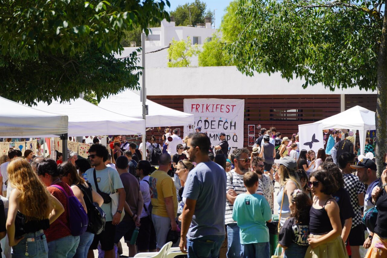 Multitud de personas disfrutando en el Frikifest de Marratx&iacute;