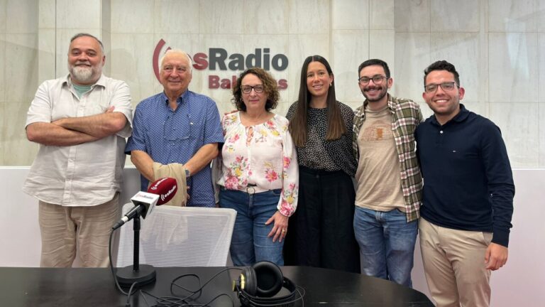 Grupo de personas en un programa educativo sobre Grans Actius