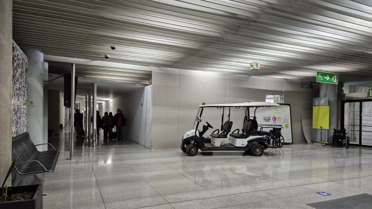 Interior del Aeropuerto de Palma con servicio de movilidad reducida