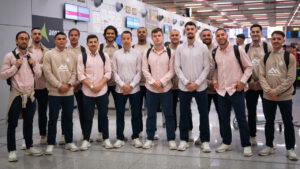 Equipo Illes Balears Palma Futsal en el aeropuerto antes de viajar a P&eacute;saro
