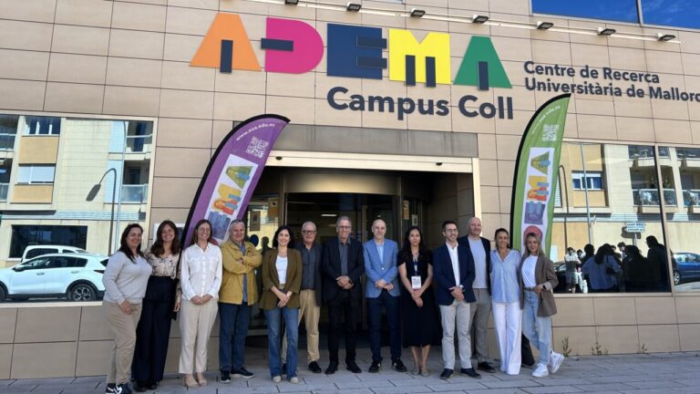 Grupo de personas en la inauguraci&oacute;n de la Semana Internacional Dental en ADEMA.