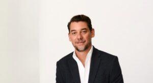 Jonathan Andic, hijo del fundador de Mango, posando para la c&aacute;mara
