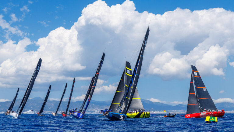 Veleros compitiendo en la bah&iacute;a de Palma durante las 52 SUPER SERIES