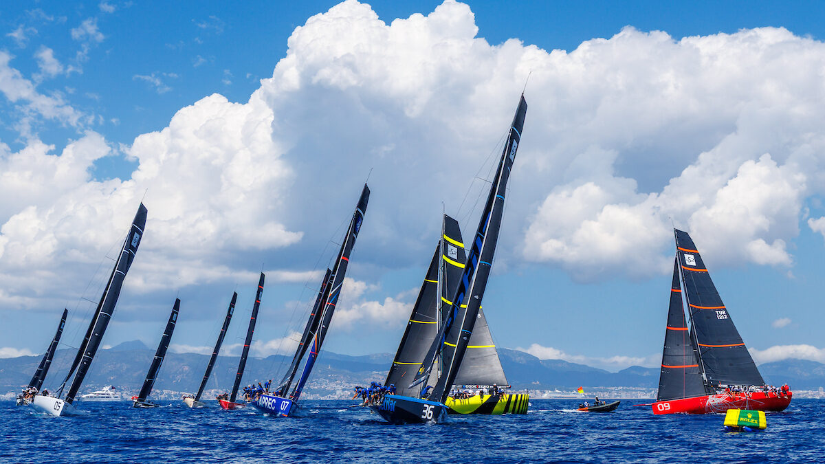 Veleros compitiendo en la bah&iacute;a de Palma durante las 52 SUPER SERIES