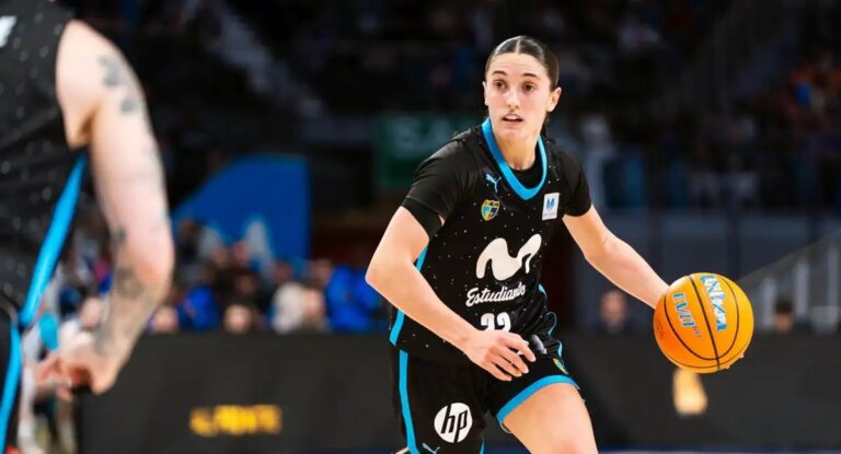 Juana Camilión jugando baloncesto con el equipo Estudiantes