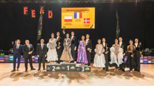 Ceremonia de premiaci&oacute;n del Mallorca Dance Festival con competidores y trofeos