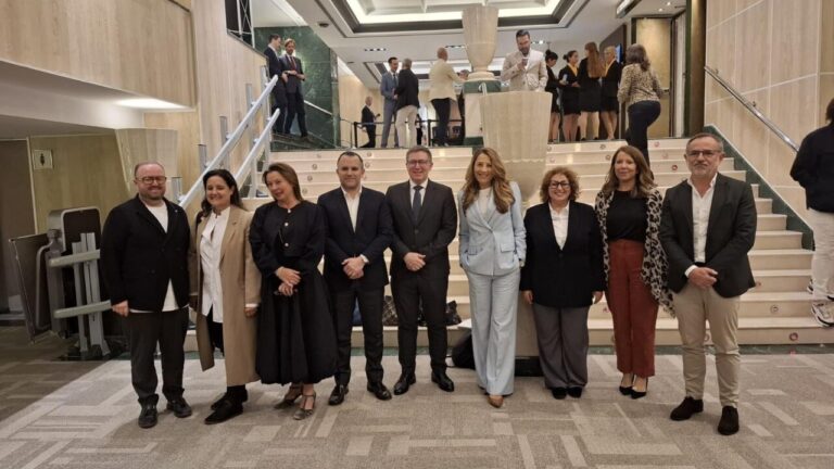 Representantes del Consell de Mallorca en el Foro Hosteltur sobre turismo sostenible.