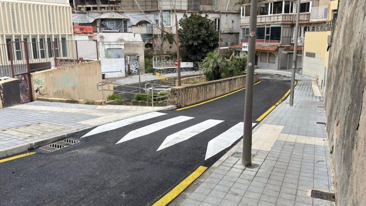 El Terreno reconecta con el Paseo Mar&iacute;timo tras finalizar las obras de la calle Aigua Dol&ccedil;a