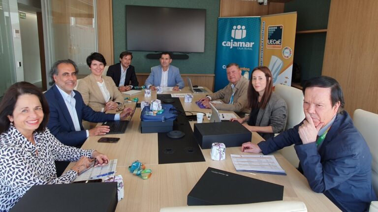 Miembros del jurado del IX Premio EMPRENDEMOS en reunión