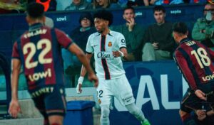 Jugador del RCD Mallorca en acci&oacute;n durante un partido